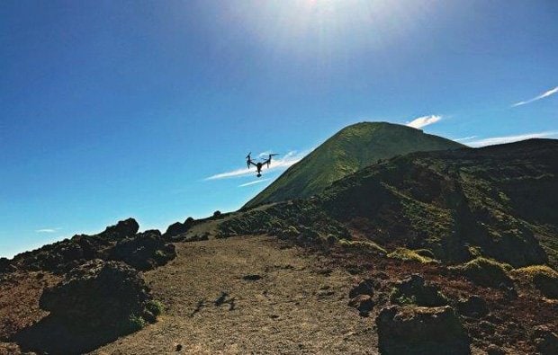 高千穂峰のシーンはドローンで撮影した（ＮＨＫ提供）