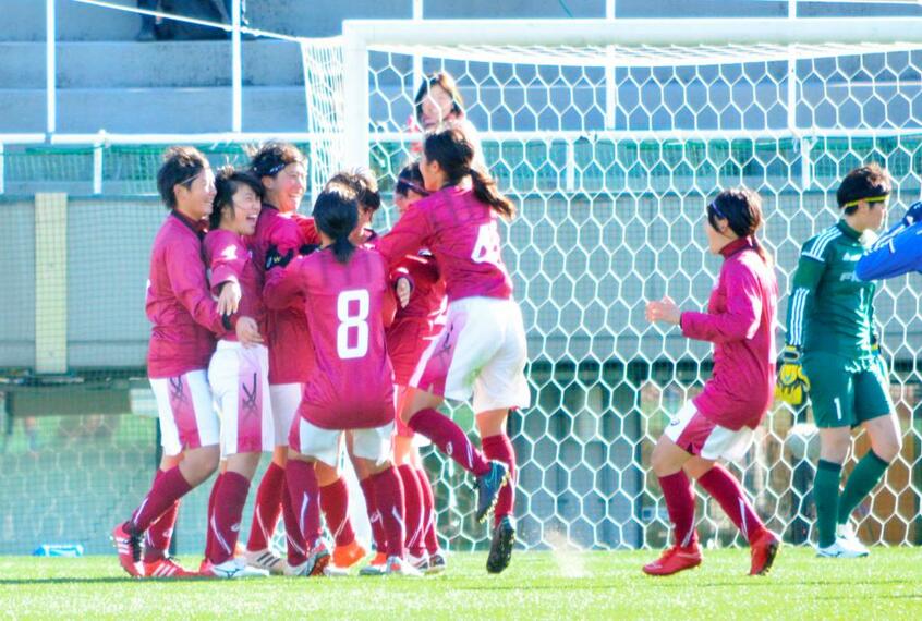 女子サッカー界が日本の社会を変える?※画像はイメージ (c)朝日新聞社