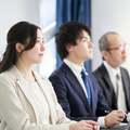 なぜ社会人の学び直し「リカレント教育」が必要なのか? 社内ではスキルや知識が得られない 企業も育成に悩む