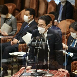 狂い始めた岸田政権のコロナ対策 慎重さとワクチン軽視で繰り返された、前政権と同じ過ち