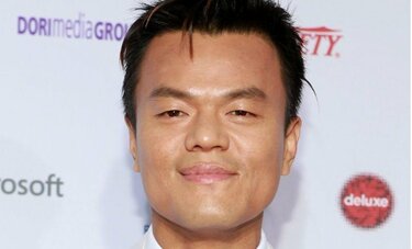 NiziUの生みの親「J.Y.Park」にみる型破りなプロデューサー像　「秋元康」や「つんく♂」との決定的な違い〈櫻井・有吉THE夜会きょう放送〉