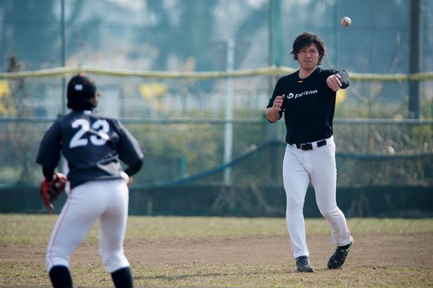 痛みの残る肩で軽くキャッチボール(撮影/写真部・工藤隆太郎)