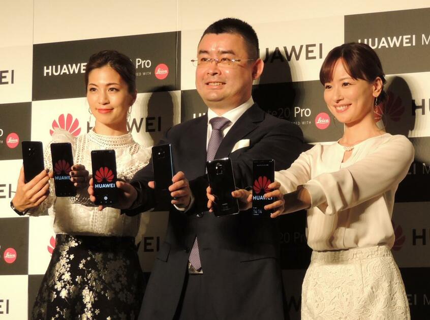 ファーウェイの日本向けスマホの新作発表 (c)朝日新聞社