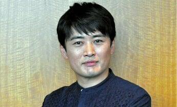 劇団ひとりの“真剣な悪ふざけ”が炸裂? 「ゴッドタン」人気企画「キス我慢選手権」の令和版への期待