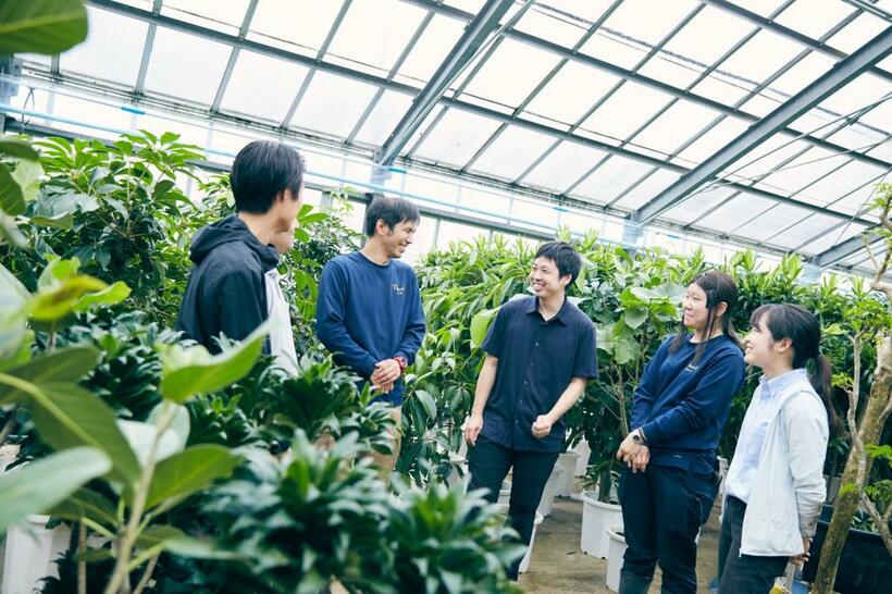 植物を愛するメンバーが集う同社。部署や事業所といった垣根を越えて、活発なコミュニケーションが行われている