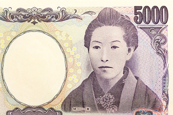 五千円の肖像に、女性として初めて描かれた樋口一葉