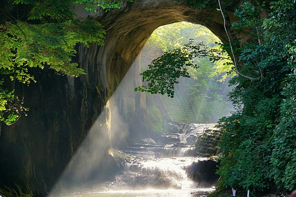 観光スポットとして人気急上昇中の「濃溝の滝」