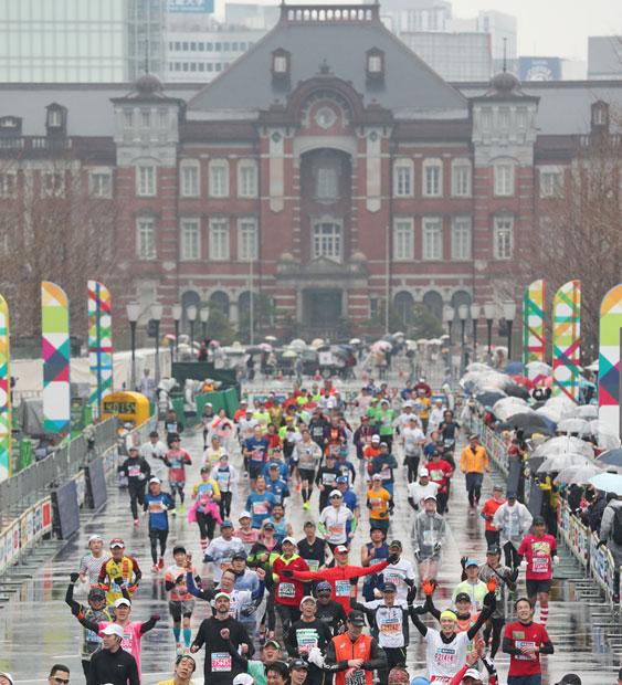 昨年は過去最多の約３万８千人が参加した東京マラソン　（ｃ）朝日新聞社