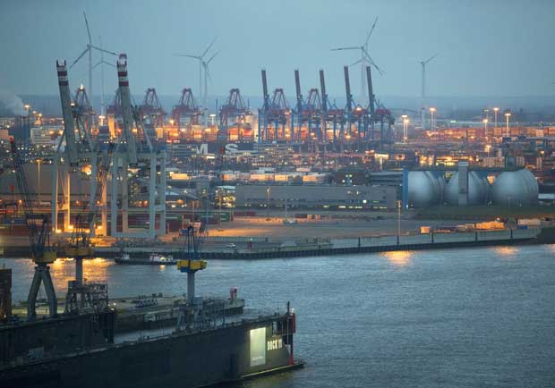 欧州の貿易拠点の一つ、ハンブルク港（ドイツ）。横浜港から北極海航路を使えば、従来の南回り航路より短い日数で行けると言われている（写真：ｇｅｔｔｙｉｍａｇｅｓ）