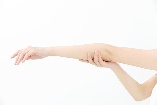 外出先では「手三里」など一カ所を温めるだけでも◎