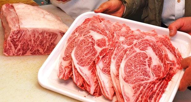 霜降り肉をつくるうえでも牛に過剰な負担を与えている（ｃ）朝日新聞社