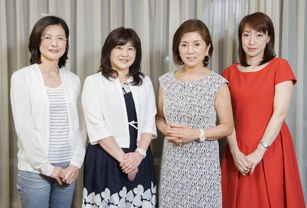 （左から）峰崎部屋・上沢婦記子さん、千賀ノ浦部屋・舛田奈緒子さん、尾車部屋・中山史枝さん、伊勢ノ海部屋・久我佳代さん（撮影／写真部・堀内慶太郎）