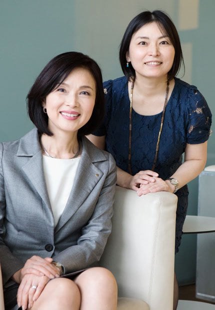 関根近子さん（左）と長友佐和子編集長（撮影／写真部・岡田晃奈）