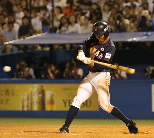 三塁打を放つ根尾昂　（ｃ）朝日新聞社