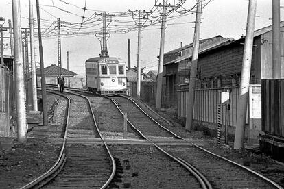 写真・図版（1枚目）| 車両が川面すれすれ？ 江戸川区にあった「専用橋