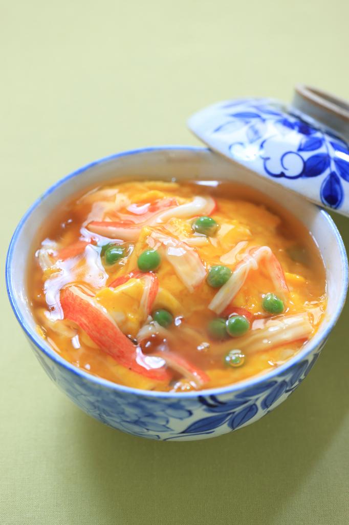 ふわふわカニ玉のあんかけ丼　（撮影／写真部・松永卓也）