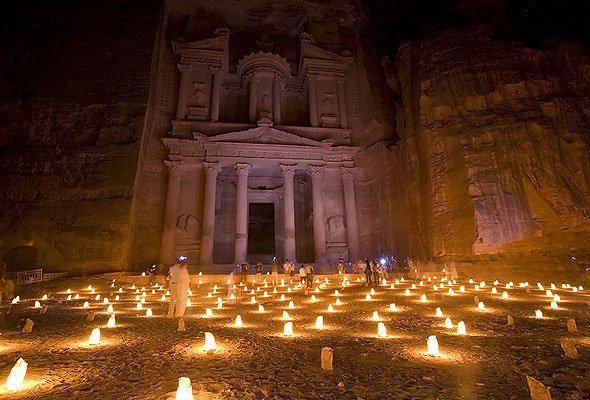 第3位　New Year’s sunrise in Petra（ヨルダン）―ヨルダンの「ペトラ遺跡」とともに眺める美しい初日の出