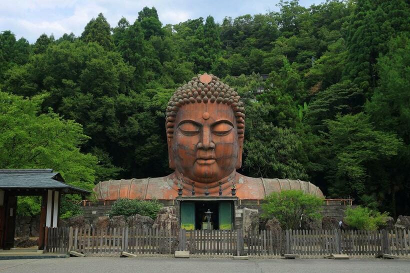 ハニベ巌窟院の「ハニベ大仏」（半田カメラさん撮影）