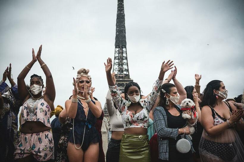 パリで開かれたボディポジティブをテーマにしたファッションショー。さまざまな体形のモデル約500人がパレードした／2020年9月27日（ｇｅｔｔｙｉｍａｇｅｓ）