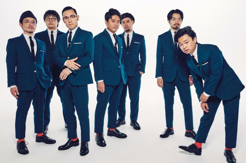 日本にありながらファンクの神髄を追究するバンド「在日ファンク」の7人
