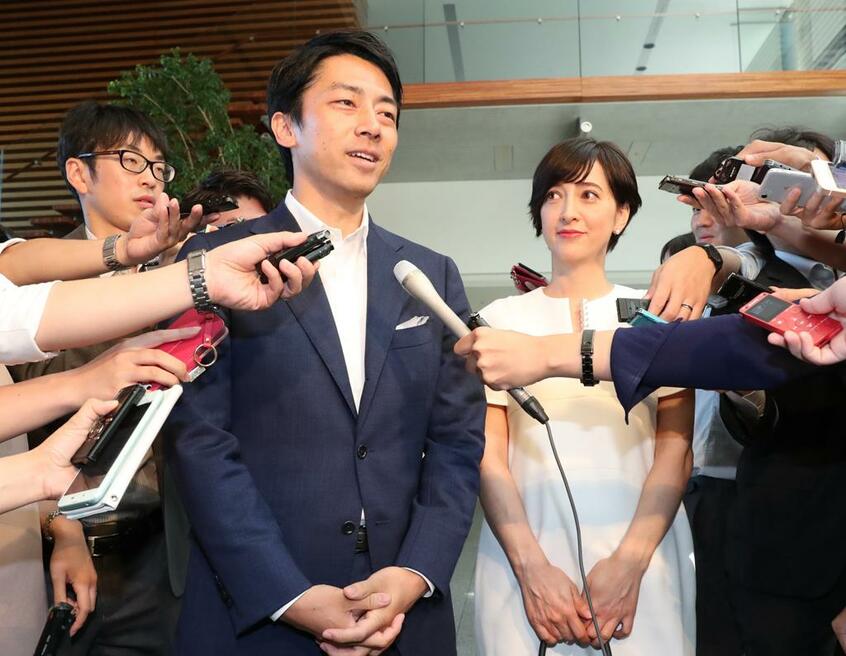 気になる小泉進次郎氏の人事。滝クリ妊娠で育児休業も? (c)朝日新聞社