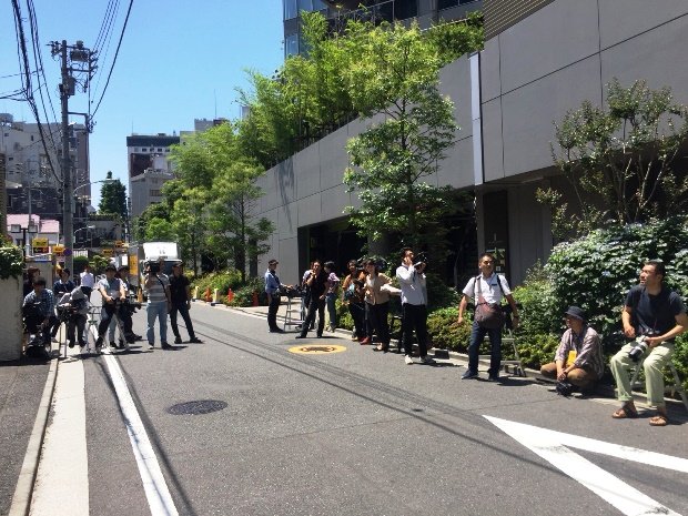6月3日午前、家政婦の自宅がある東京・港区のマンション前には報道陣が詰めかけた