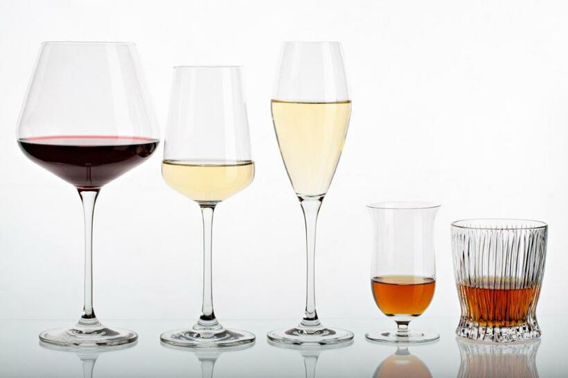 二日酔いのなりやすさには飲む酒の種類が関係している「かも」という知見はある。　アダム・ロジャースが『酒の科学』で紹介している（写真：Getty Images)