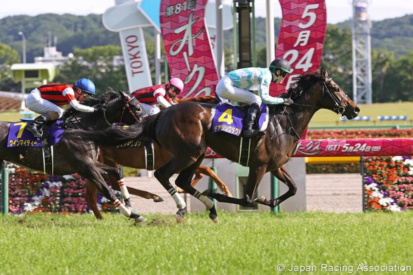 オークス優勝のデアリングタクト(JRA提供)