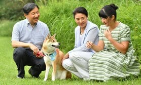 〈特に読まれた「皇室」記事紹介〉天皇陛下65歳 最高の笑顔は雅子さまと愛子さまとご一緒だから! 少年時代には「感情表現が乏しい」と担任が漏らしたことも