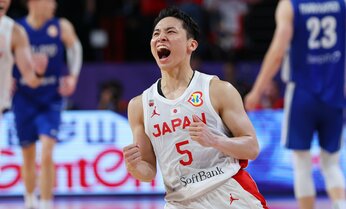 バスケW杯で大活躍のニューヒーロー・河村勇輝 「高い空間認知力とパスセンスはNBAマニアの父がアシスト」