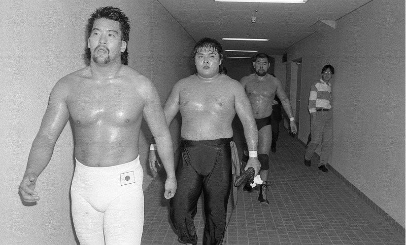 プロレスブームを巻き起こした「闘魂三銃士」（左から蝶野正洋さん、橋本真也さん、武藤敬司さん）／1988年（蝶野さん提供）