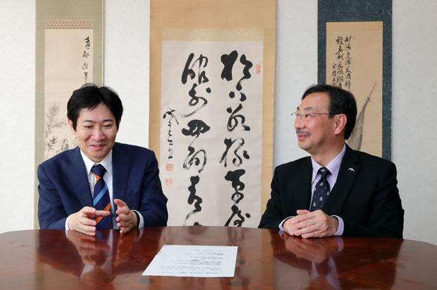 磯田道史さん（左）と千田嘉博さん（右）　（撮影／高橋章夫）