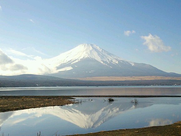 青空に映える冬富士（１月７日山中湖にて撮影）