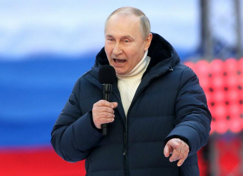 ロシアがウクライナのクリミア半島を併合してから８年の３月１８日、プーチン大統領はモスクワでの記念コンサートで演説した
（Getty Images）