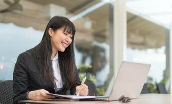 「就活」にも「AI」が効く! 60点を100点にはできないが…ESに自己分析、特に「威力」を発揮する局面とは