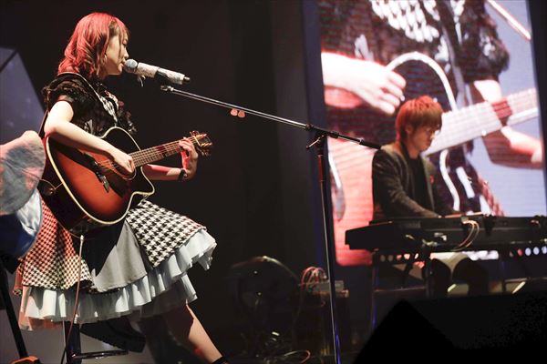 i☆Ris芹澤優、23歳のバースデー・ライブで『けいおん』楽曲を弾き語り