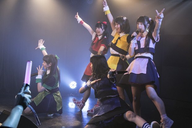 カワイイ！新世代王道アイドル“神宿”色交換ライブで全員別キャラに「センター、老けたって言われたのがショック」