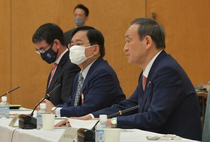 会議で発言する菅総理(ｃ)朝日新聞社