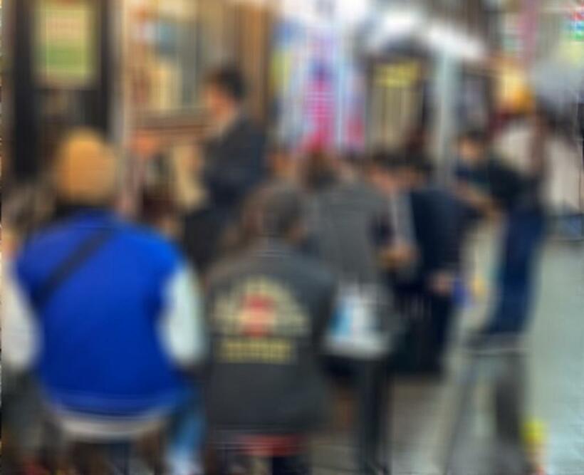 3月22日の22時過ぎ、上野「仲町通り」の様子。写真を加工しています（撮影/飯塚大和）