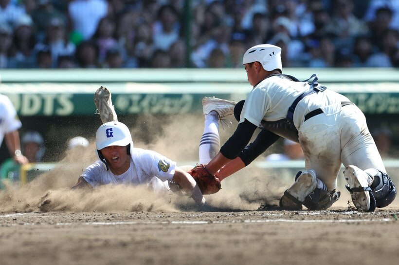 五回裏、坂口の適時打で本塁生還する二塁走者・渡辺璃海（撮影／写真映像部・松永卓也）