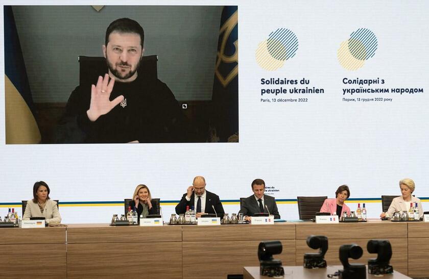フランスでの国際会議にオンラインで参加したウクライナのゼレンスキー大統領（代表撮影／Abaca／アフロ）