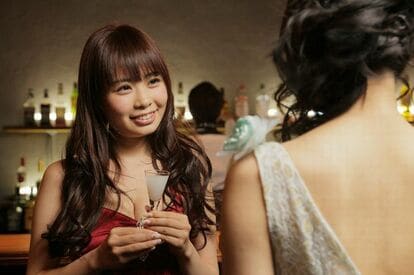 「新人」「体験入店の子」…そんな風に紹介されるキャバ嬢は、実は派遣かもしれない。今やキャバ嬢の1割とも言われる派遣キャバ嬢は、どんな仕事ぶりなのだろうか? (※写真はイメージ)