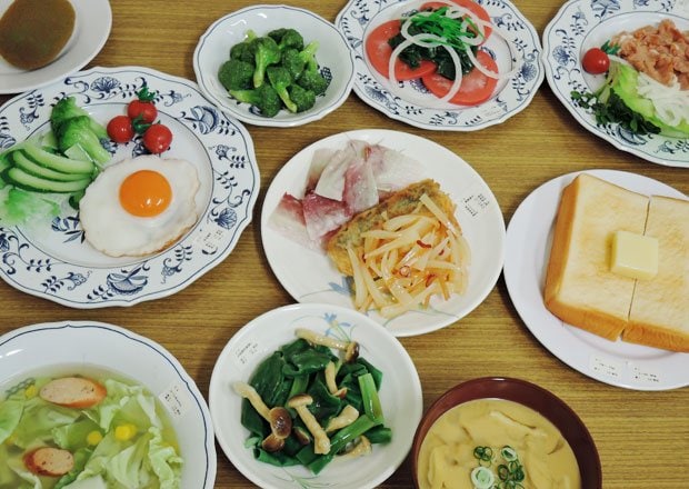 栄養管理室には食品サンプルがいっぱい。適切な食事量がひと目でわかるように指導する（撮影／越膳綾子）