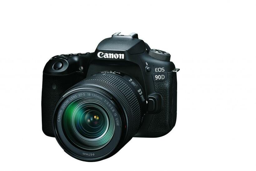 キヤノン EOS 90D■税込実売16万5000円（ボディー）ハイエンドな一桁機でもフルサイズでもない一眼レフ。ミラーレス時代に目立ちにくいが、その完成度はミラーレス時代の一眼レフのあり方を示唆する新しさもうかがわせる