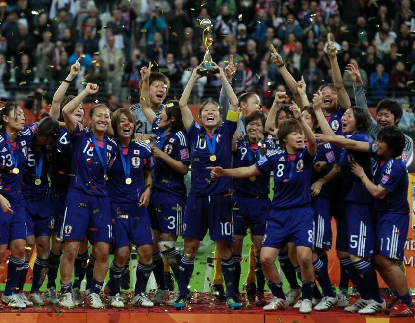 2011年の女子サッカーW杯を制したなでしこジャパン (c)朝日新聞社