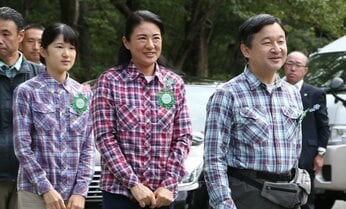 雅子さまご愛用のメンズ服は陛下の「山シャツ」? 愛子さまがご両親とおそろいの「ノーアイロン」のチェック柄シャツは日本の老舗ブランド