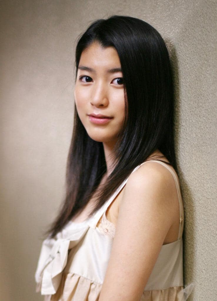 14歳の成海璃子。大人びた雰囲気で、当時は23歳の看護師役を演じたこともあった（2007年）