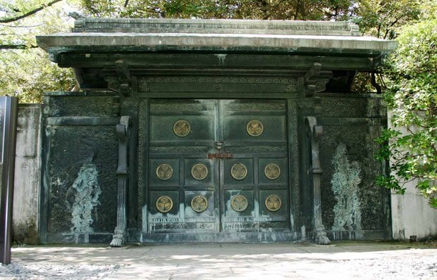 桂昌院が眠る芝・増上寺の徳川霊廟（れいびょう）門