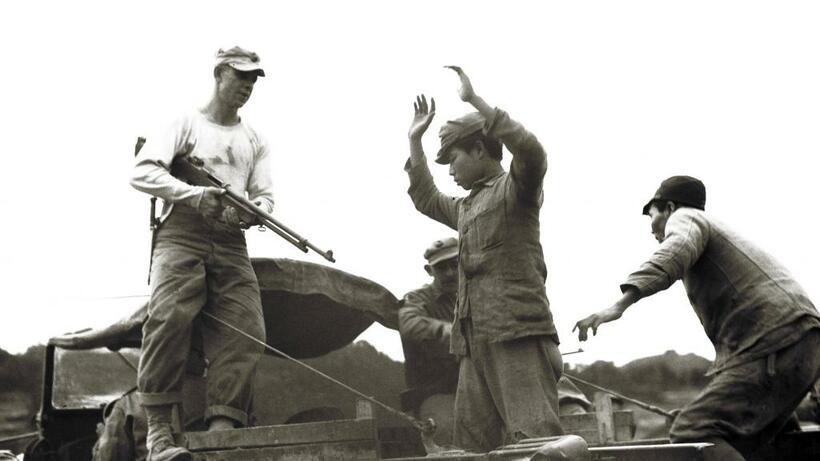米軍に投降した少年兵（ドキュメンタリー映画「沖縄スパイ戦史」から。映画は東京・ポレポレ東中野、大阪・第七藝術劇場、名古屋シネマテークなど順次公開中）