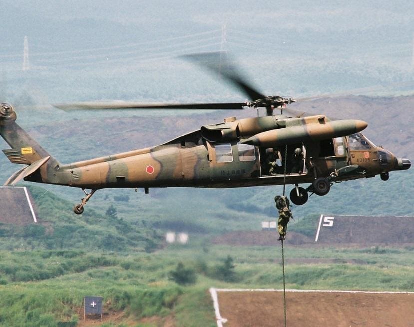 隊員ら１０人を乗せて消息を絶ったヘリコプターと同型のＵＨ６０ＪＡヘリ（陸上自衛隊ホームページから）